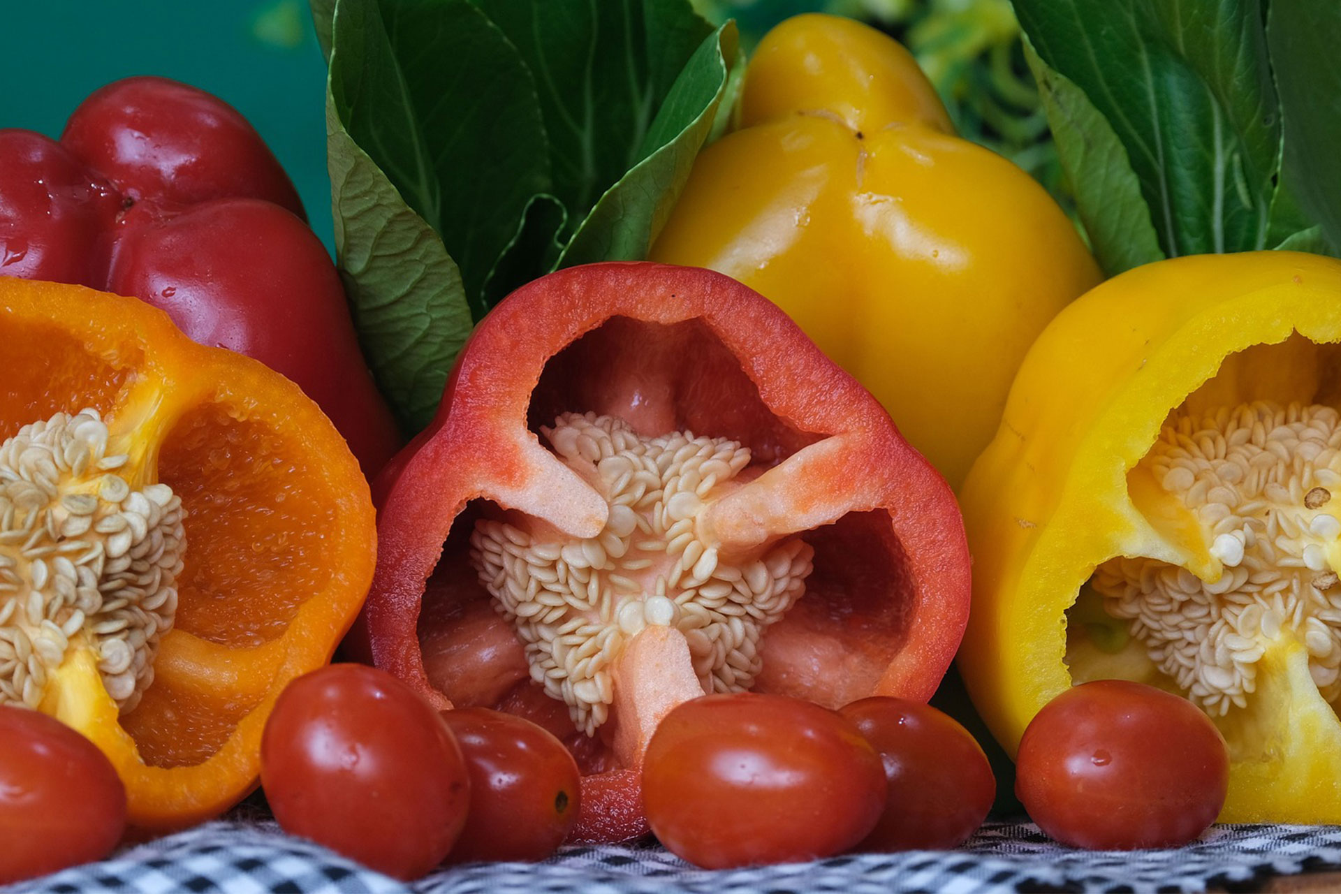 rote Paprika aufgeschnitten