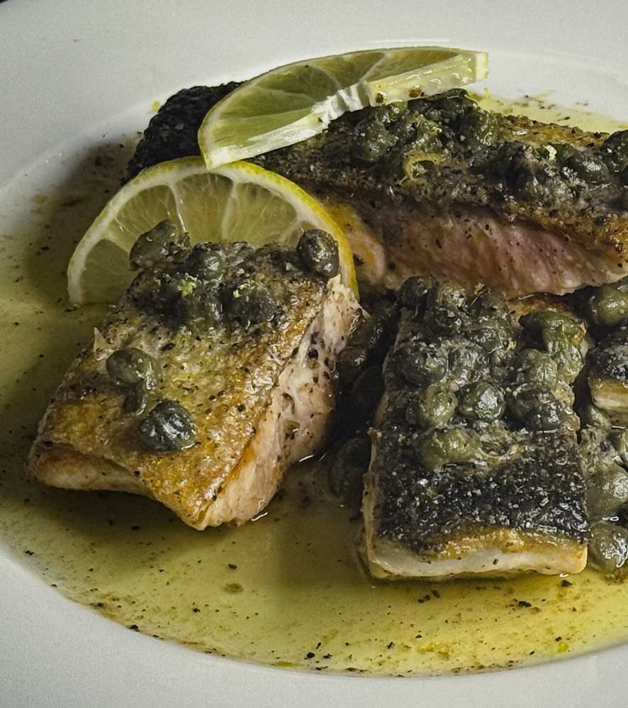 Gebratener Lachs mit Limetten-Kapernbutter