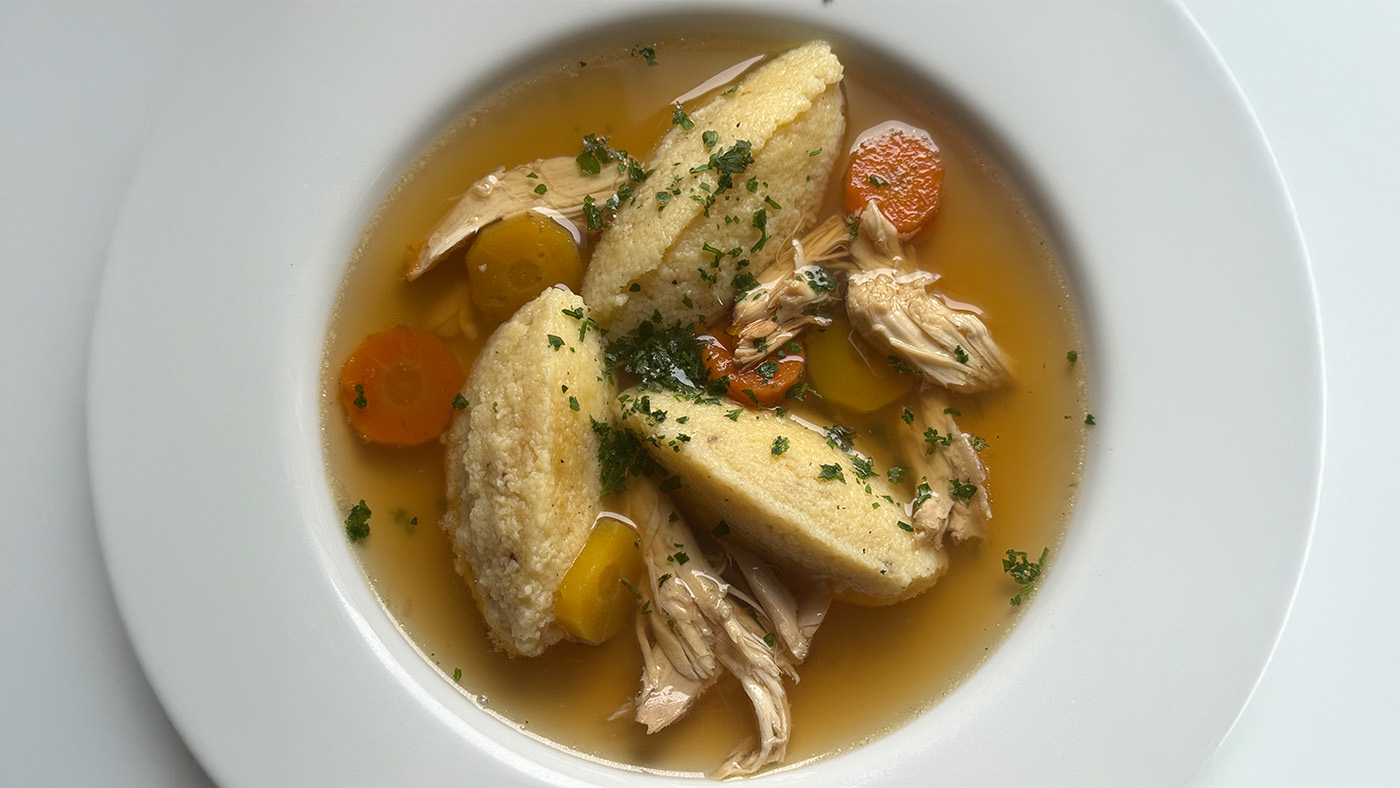 Hühnersuppe mit Grießnockerln