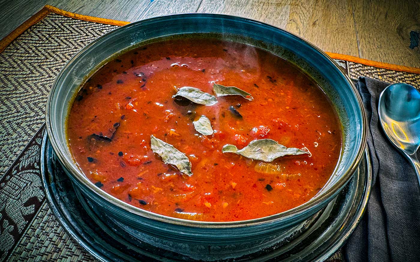 scharfe indische Tomatensuppe