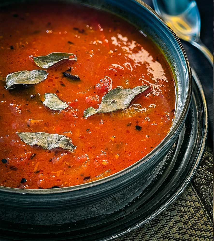 scharfe indische Tomatensuppe